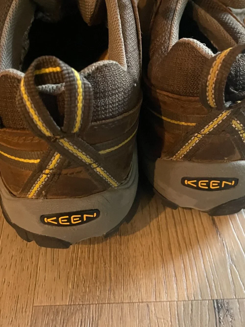 Keen voyageur hiking